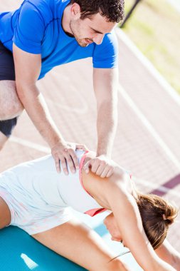 Eğitmen yardımcı strech dışarı