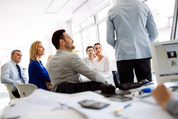 Colaboradores aprendiendo en seminario — Foto de Stock