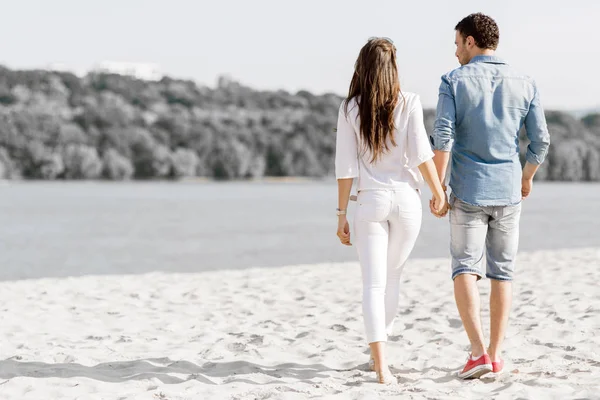 Young beautiful couple in love — Stock Photo, Image