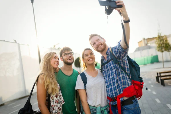 Grupo de turistas passeios turísticos — Fotografia de Stock