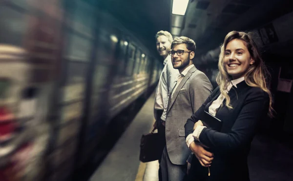 Gente de negocios en metro — Foto de Stock