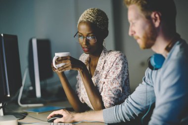 iş adamları işbirliği