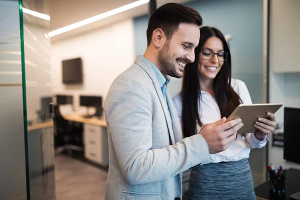 Brainstorming für Geschäftsleute — Stockfoto