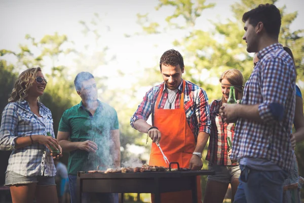 Young people in nature — Stock Photo, Image