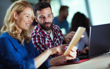 Şirkette işbirliği programcılar