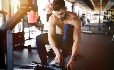 vücut geliştirmeci çalışma dışarı