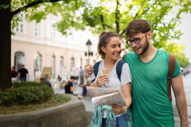 şehirde gezi turist