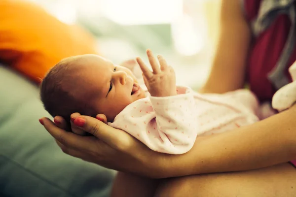 Annesi holding yeni doğan — Stok fotoğraf