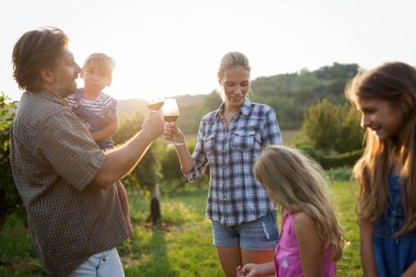 üzüm hasat önce ailede