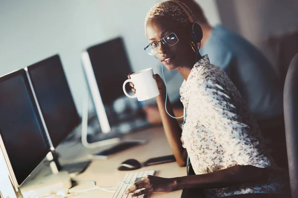 Programador trabajando en software — Foto de Stock