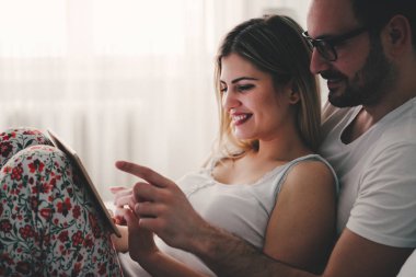 Gerçek duyguları ile Çift