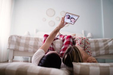 Çift alarak selfies