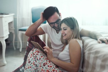 Gerçek duyguları ile Çift