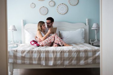 Gerçek duyguları ile Çift