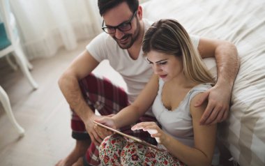 Gerçek duyguları ile Çift