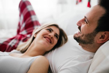 Birbirine aşık çiftler.