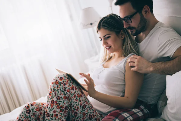 Couple with true emotions — Stock Photo, Image