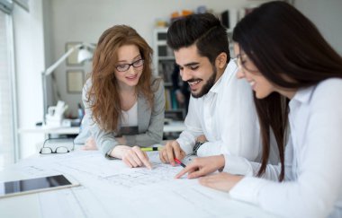 ofiste iş arkadaşları