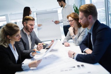 ofiste iş arkadaşları