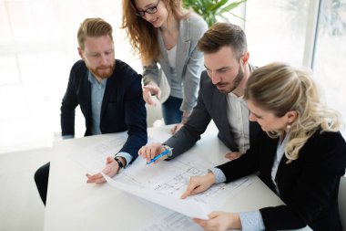 ofiste iş arkadaşları