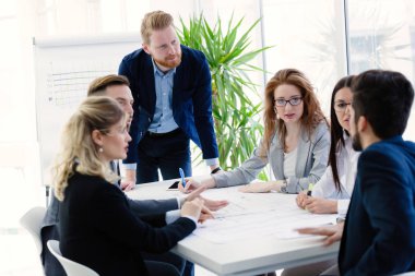 ofiste iş arkadaşları