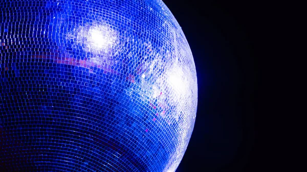 Сяючий блакитний диско-куля — стокове фото