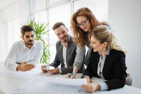 ofiste iş arkadaşları