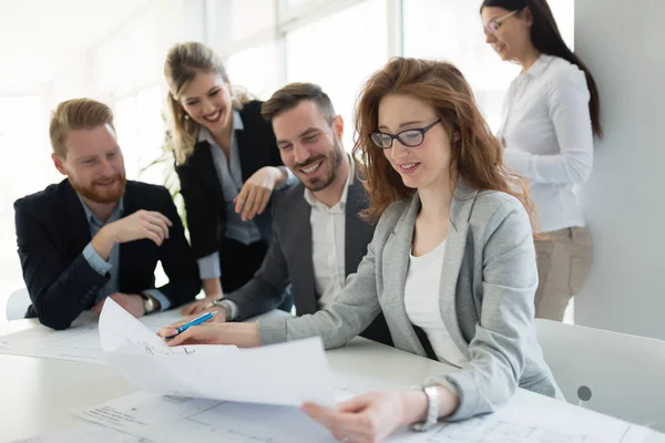 Affärskollegor i office — Stockfoto