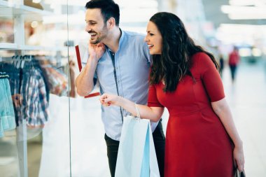 güzel çift alışveriş merkezi