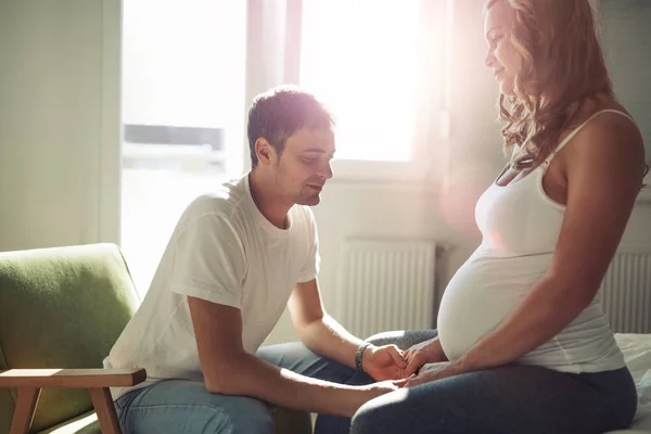 Пара беременных новорожденных — стоковое фото