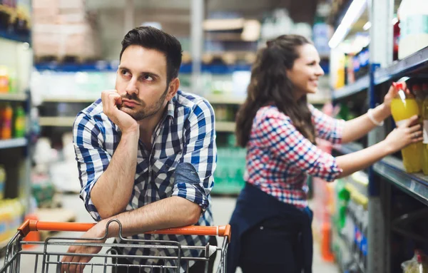 Ehemann langweilte sich beim Einkaufen — Stockfoto