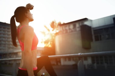 Güzel kadın koşucu