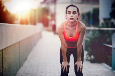 Güzel kadın koşucu