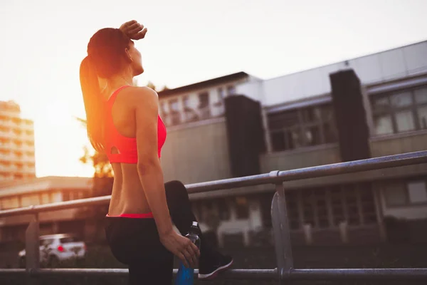 Schöne Joggerin — Stockfoto