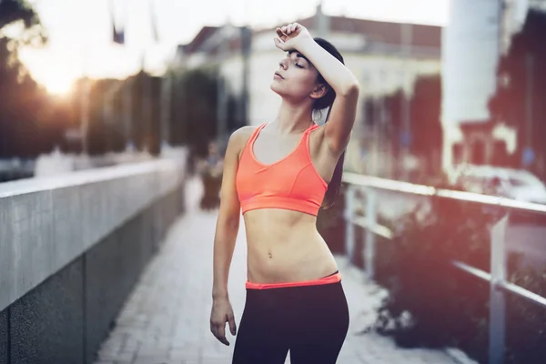 Prachtige vrouwelijke jogger — Stockfoto