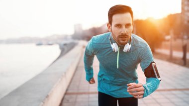 Yakışıklı erkek atlet