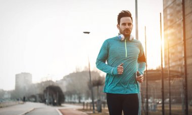 Yakışıklı erkek atlet