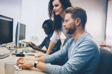 projede çalışan yazılım geliştiricileri