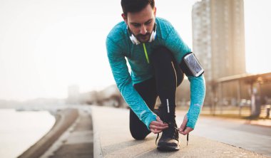 Yakışıklı erkek atlet