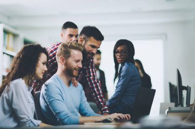 projede çalışan yazılım geliştiricileri