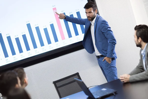 Riunione di lavoro nella sala conferenze — Foto Stock