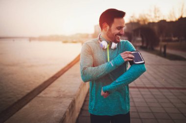 Yakışıklı erkek atlet