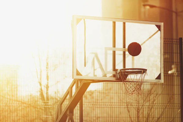 Basketball ring with ball — Stock Photo, Image