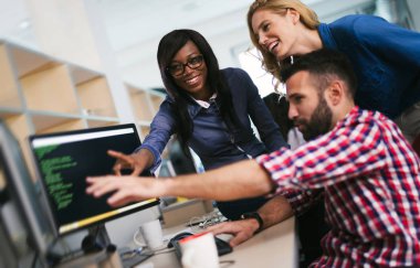 projede çalışan yazılım geliştiricileri