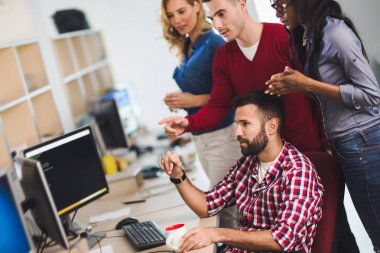 projede çalışan yazılım geliştiricileri