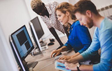 projede çalışan yazılım geliştiricileri