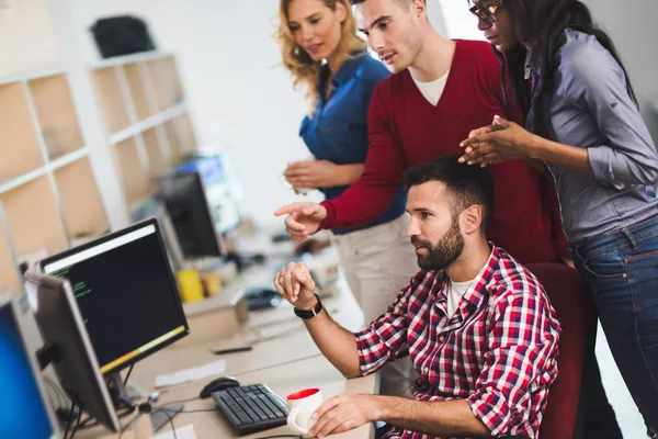 projede çalışan yazılım geliştiricileri