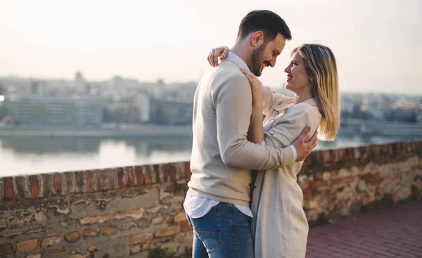 Romantic couple dating in sunset — Stock Photo, Image