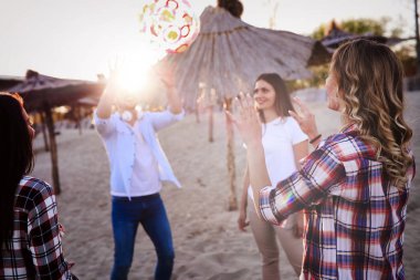 Gençler yaz tatili zevk