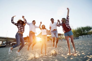 Gençler Yazın tadını çıkarıyor